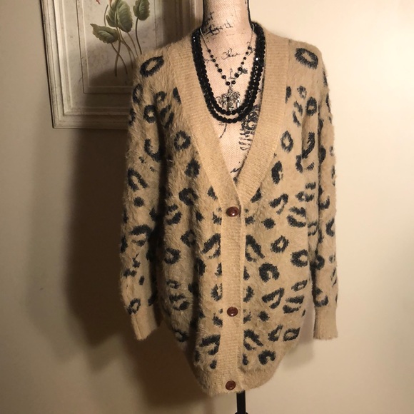 Simply Couture Cozy Leopard Oversized Cardigan Sweater Button Up - Picture 4 of 11